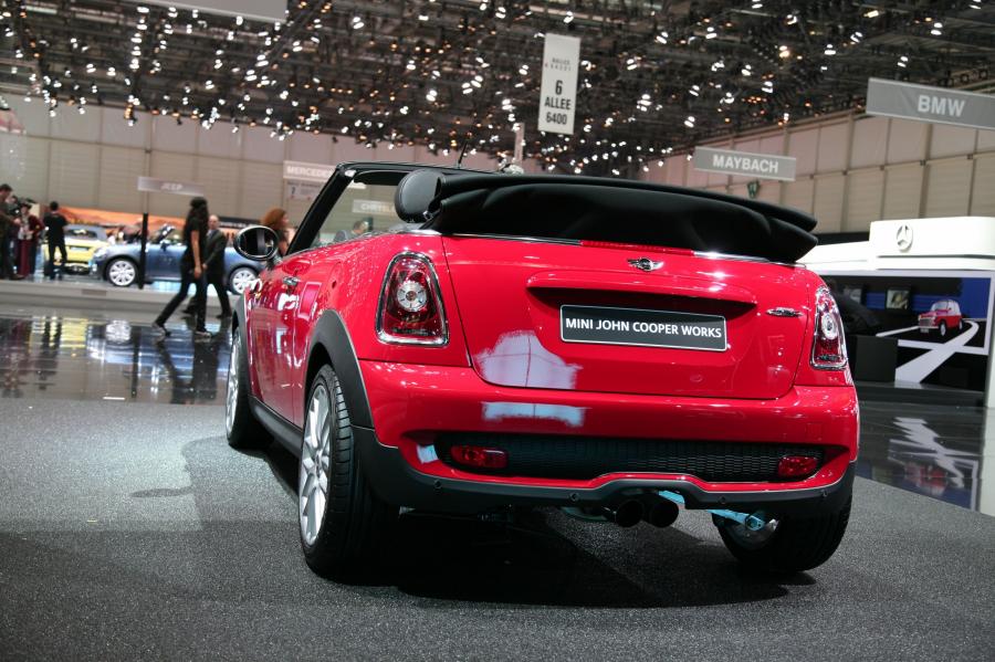  Mini Cooper JCW Cabrio 2010 года  (фото 12 из 16)